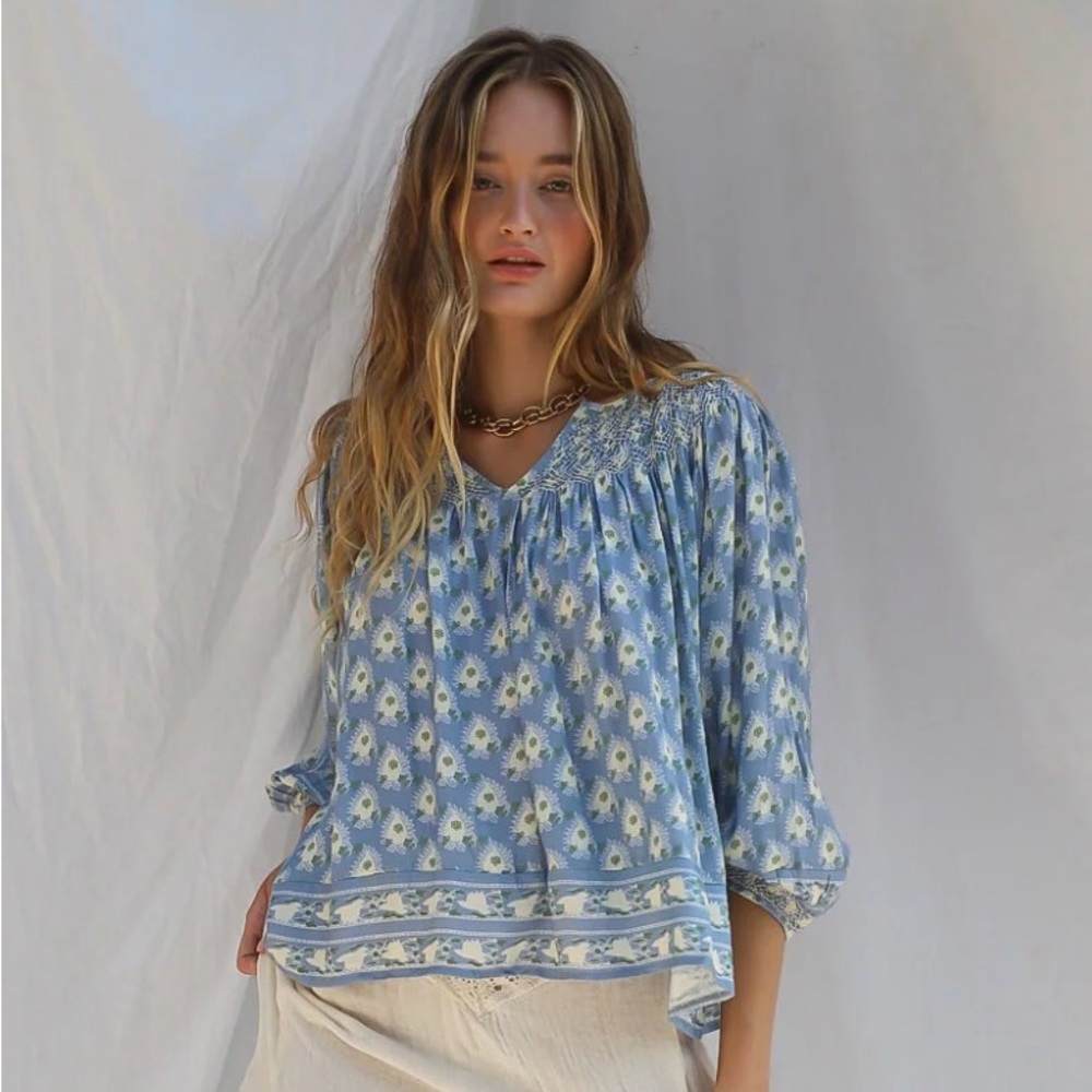 Jen’s pirate booty Octavia blouse in daydream sky